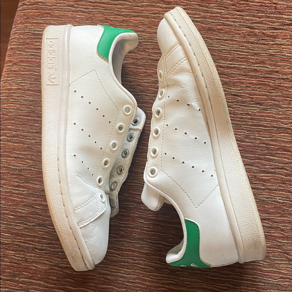 Adidas Boys White And Green Stan Smith Sneakers. Good Condition. Size 4.